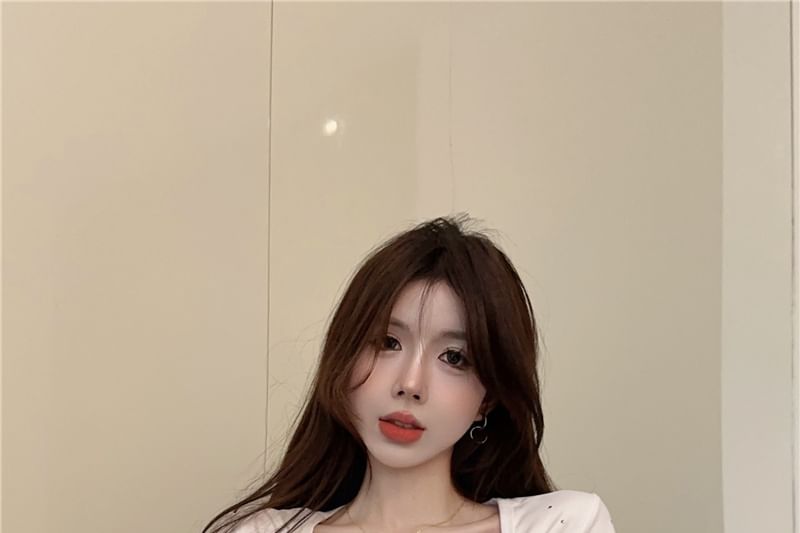 Square Plain Short-Sleeve T-Shirt Crop Rhinestone Neck