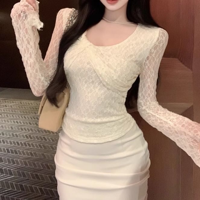 Lace Top Long-Sleeve U-Neck