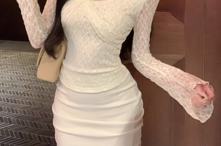 Lace Top Long-Sleeve U-Neck