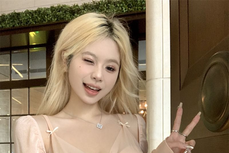 Plain V-Neck Edge Two-Piece Mesh Lettuce Panel Long-Sleeve T-Shirt Mock