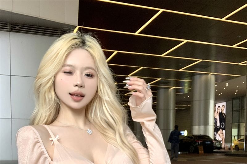 Plain V-Neck Edge Two-Piece Mesh Lettuce Panel Long-Sleeve T-Shirt Mock