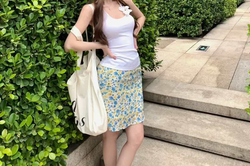 Mini Flower High Top Halter / Scoop Rise Skirt Detail Floral Pencil Neck Plain