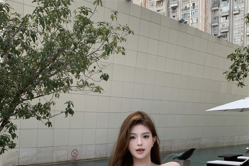 Front-Slit Tube Plain Flower Top Detail