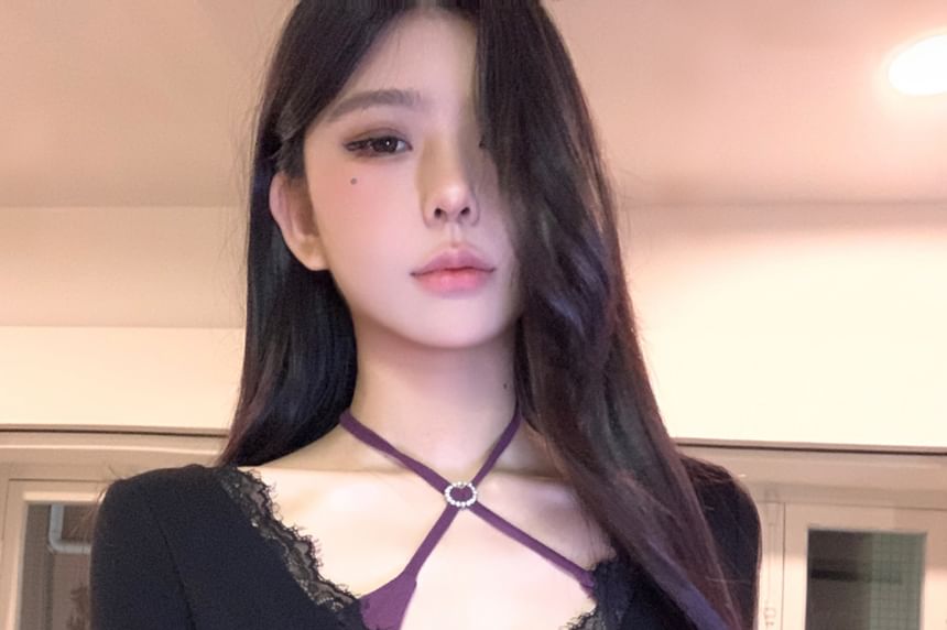 Long-Sleeve Lace Crop + Top Tee Trim V-Neck Set: Halter-Neck