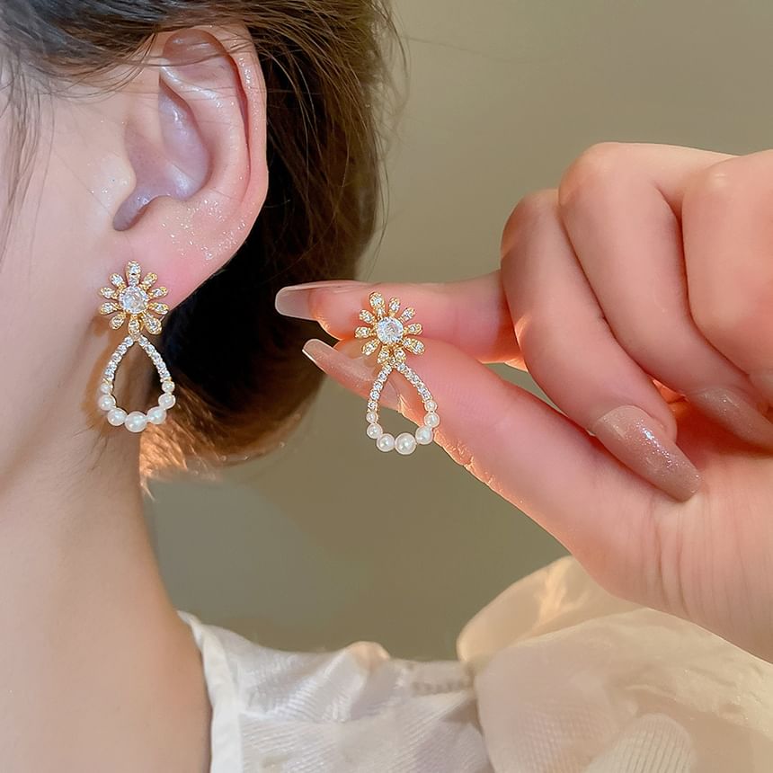 Pearl Drop Alloy Faux Rhinestone Floral Earring