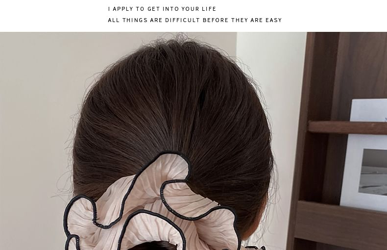 Contrast Scrunchie Trim
