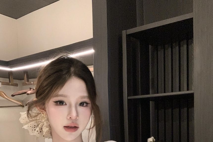 Cold-Shoulder Lace Ribbed Plain Fit V-Neck Trim Short-Sleeve Tee Slim