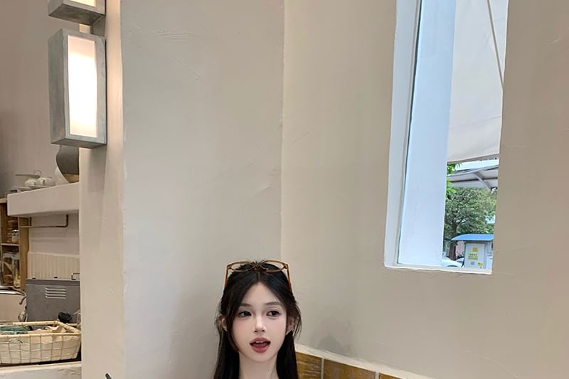 Slim V-Neck Trim Lace Tank Bow Top Fit