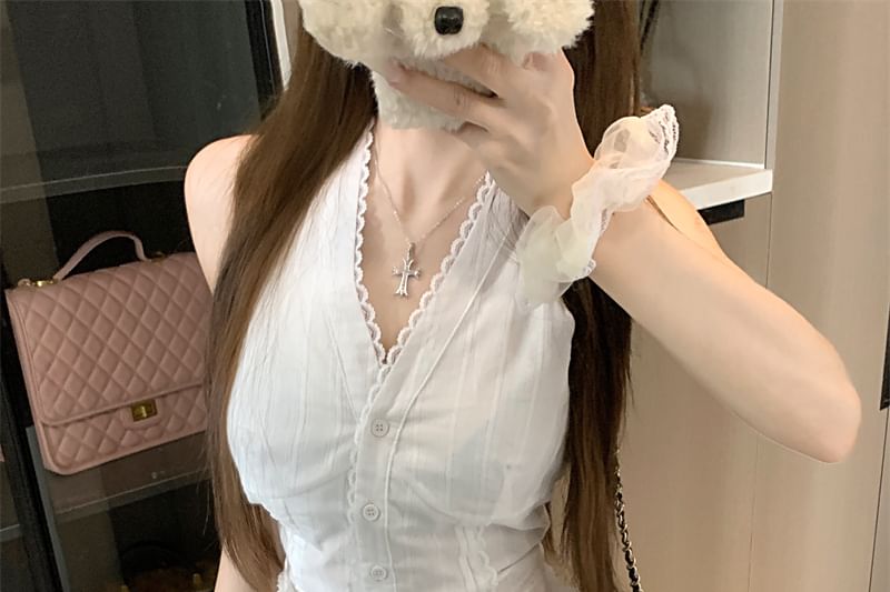 Plain Top Tank Slim Fit V-Neck Trim Lace Button