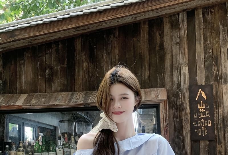 Plain Blouse Belt Shoulder Set: One Sleeveless +