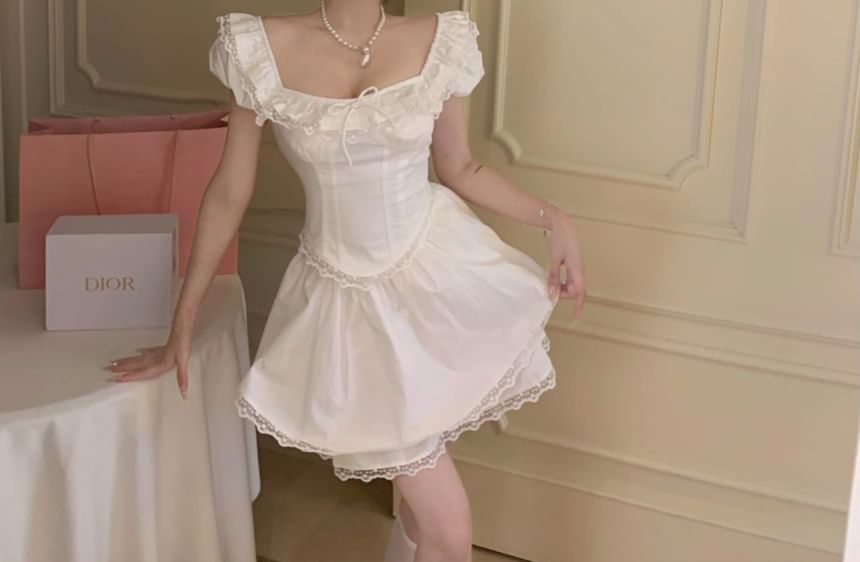 A-Line / Bow Cap Square Plain Waist Ruffle Mini Blouse High Lace Trim Sleeve Neck Skirt