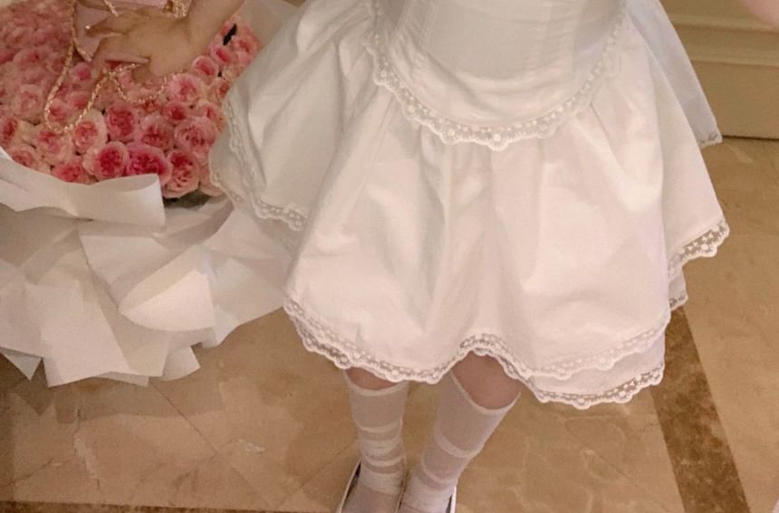 A-Line / Bow Cap Square Plain Waist Ruffle Mini Blouse High Lace Trim Sleeve Neck Skirt