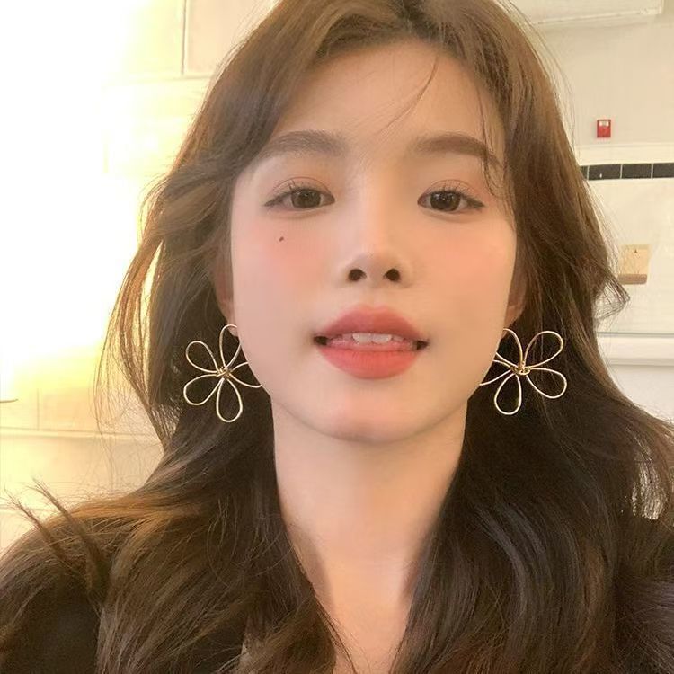 Stud Earring Floral Wirework Alloy