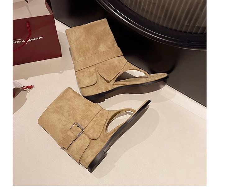 Boots Buckled Short Flop Flip