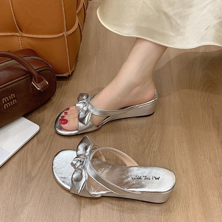 Heel Twisted Low Sandals