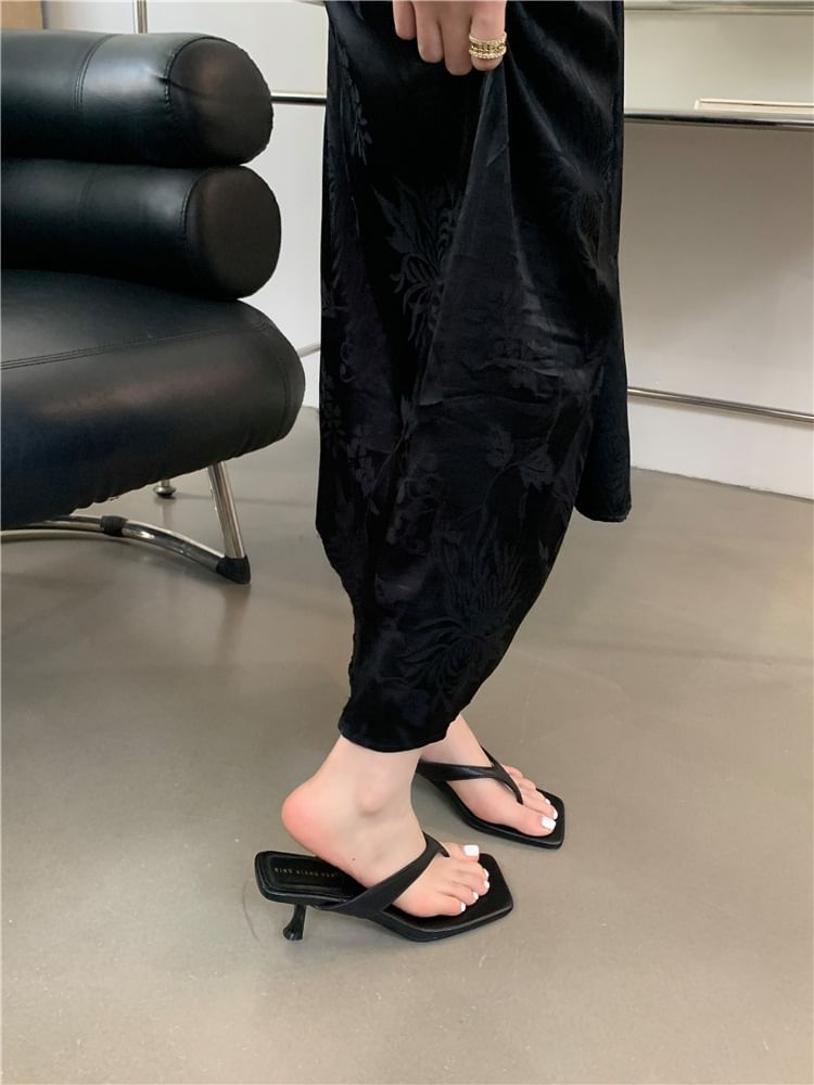 Square Kitten Heel Flip-Flops Toe