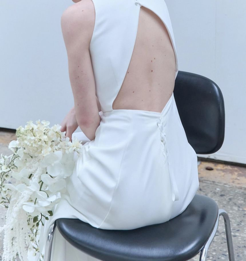 Round Neck A-Line Sleeveless Wedding Gown