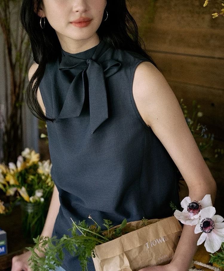 Blouse Sleeveless Mock Neck Plain