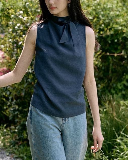 Blouse Mock Neck Sleeveless Plain