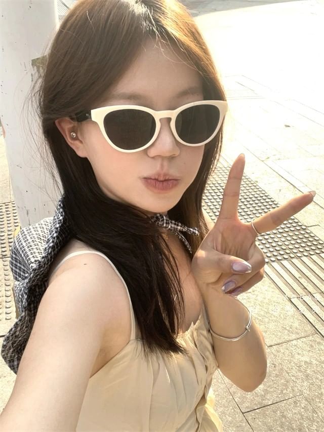 Eye Plain Cat Sunglasses