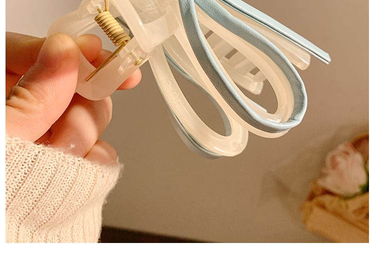 Bow Claw Faux Leather Hair