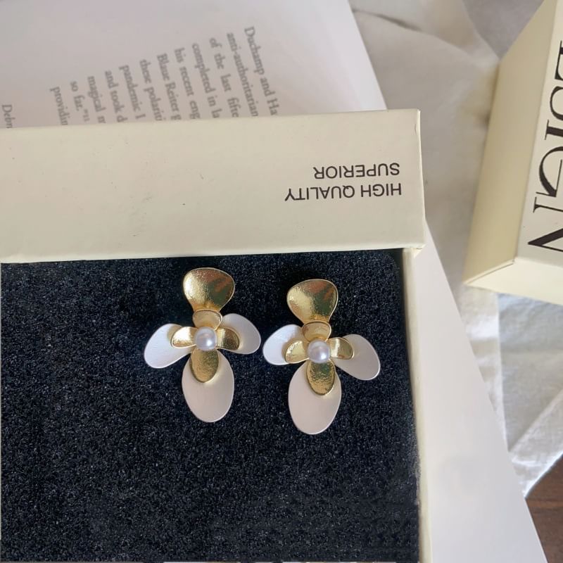 Pearl Faux Stud Tone Two Flower Earring