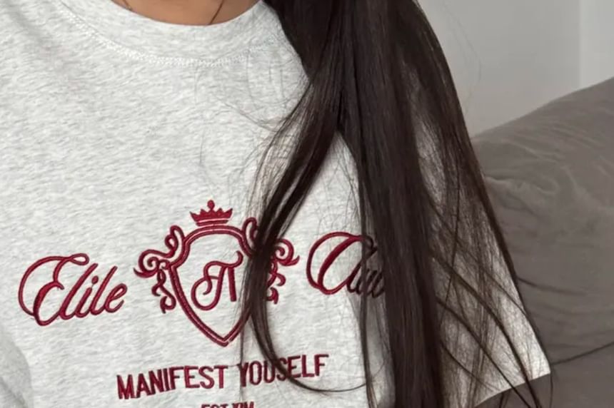 Embroidered Tee Elbow-Sleeve Neck Lettering Crew