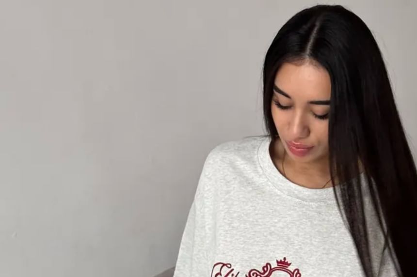 Embroidered Tee Elbow-Sleeve Neck Lettering Crew