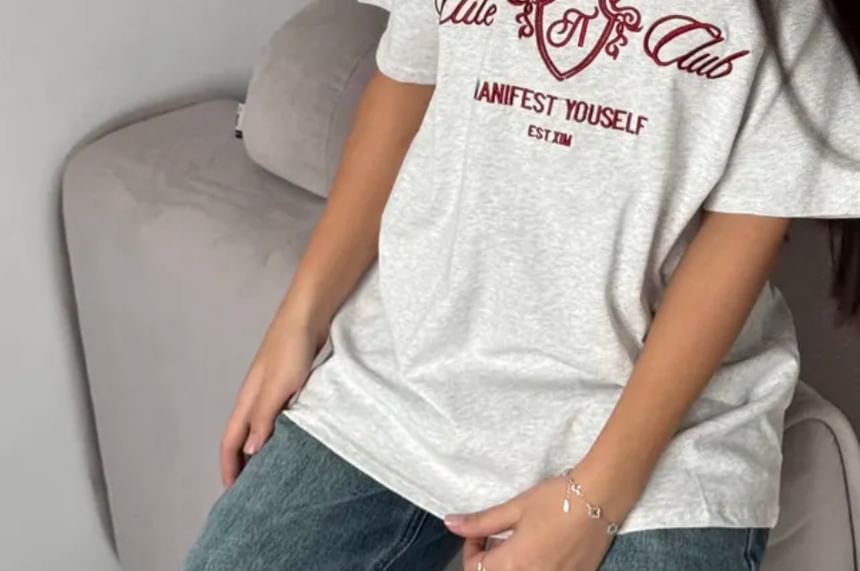 Embroidered Tee Elbow-Sleeve Neck Lettering Crew