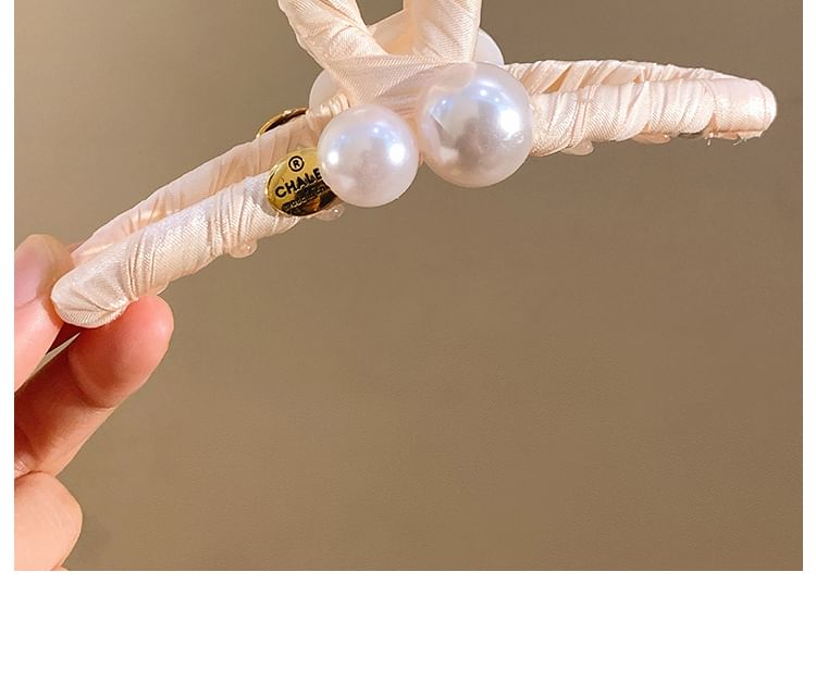 Faux Pearl Claw Hair