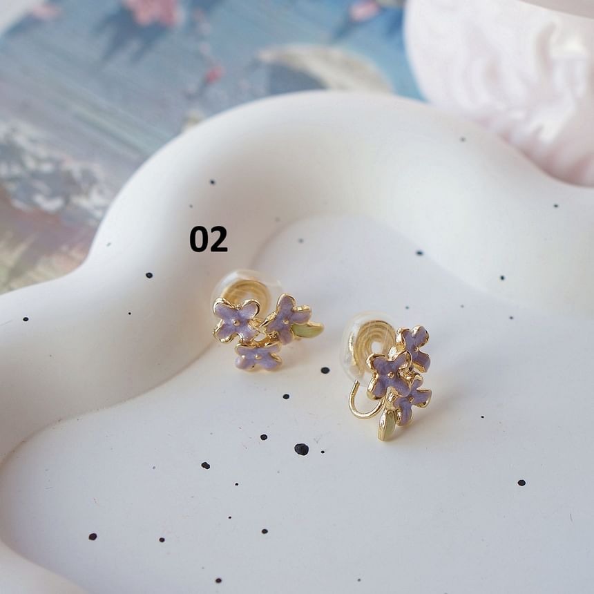 / Earring On Clip Floral Stud