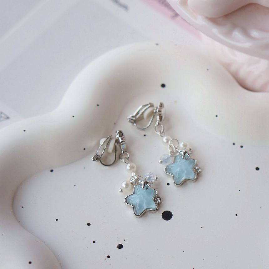 / On Clip Star Dangle Earring