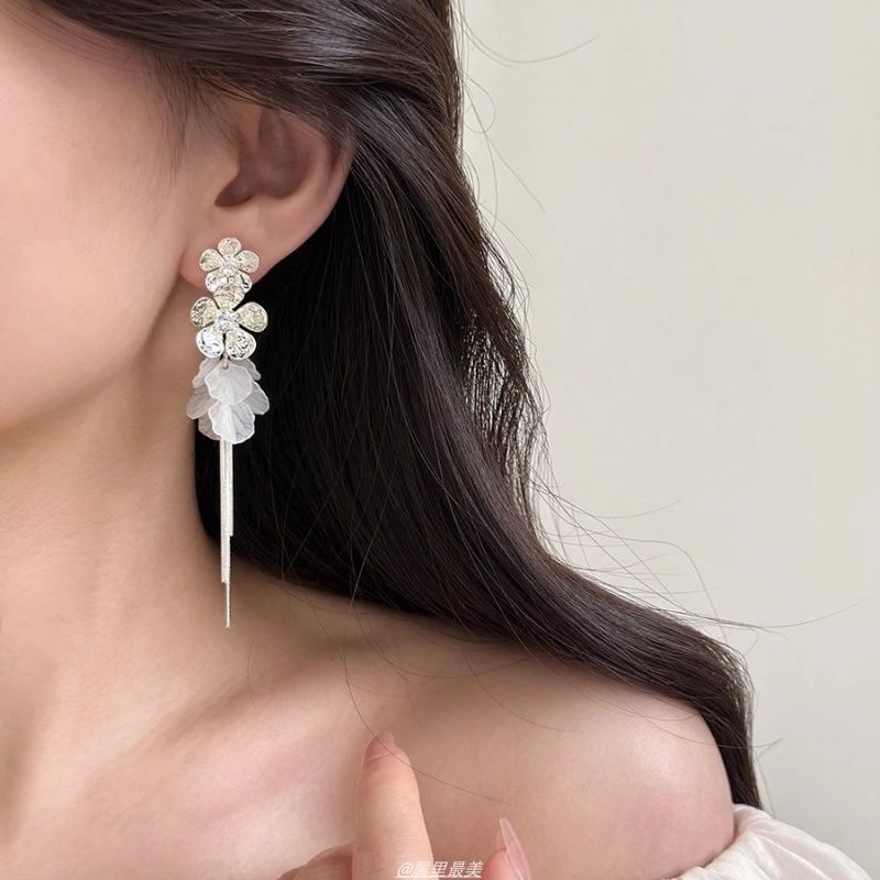 Drop Shell Flower Fringed Earring