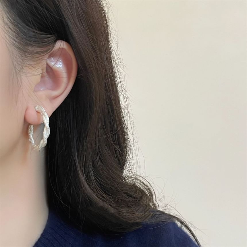 Huggie Earring Twisted