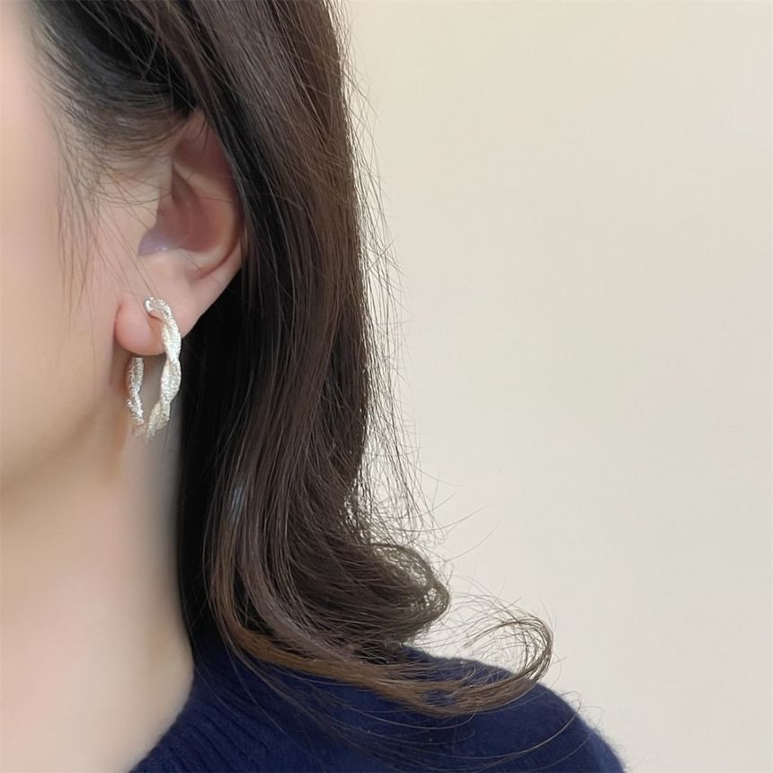 Huggie Earring Twisted