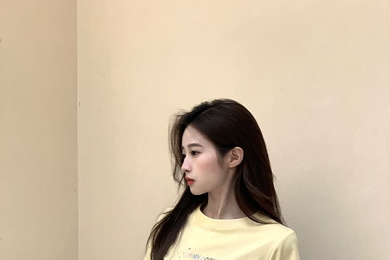 Embroidered Crewneck Crop T-Shirt Short-Sleeve