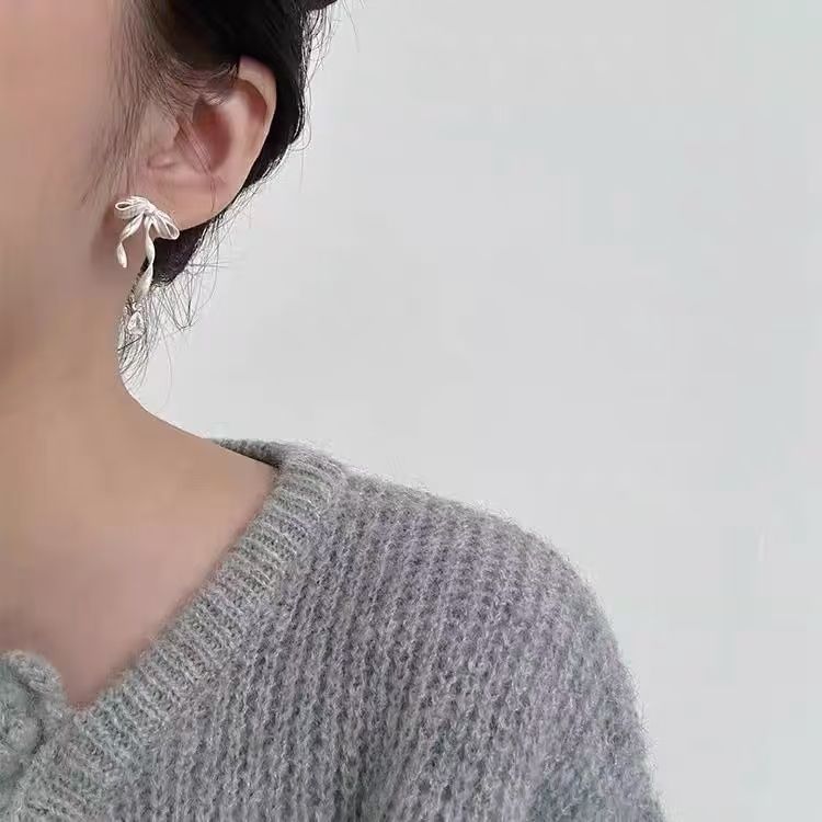 Clip-On Bow Drop / Earring Rhinestone