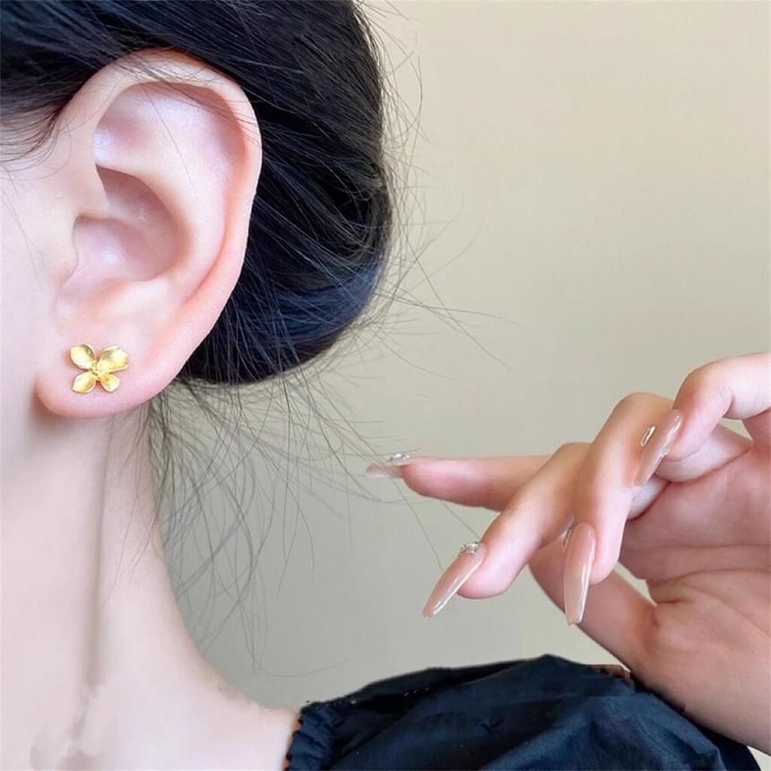 Stud Flower Ear