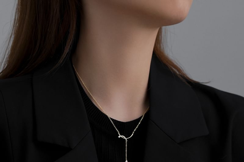 Halskette mit Strass-Anhänger