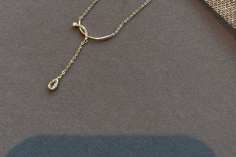 Halskette mit Strass-Anhänger