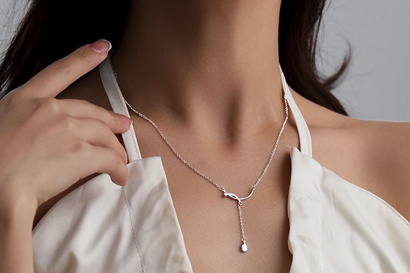 Halskette mit Strass-Anhänger