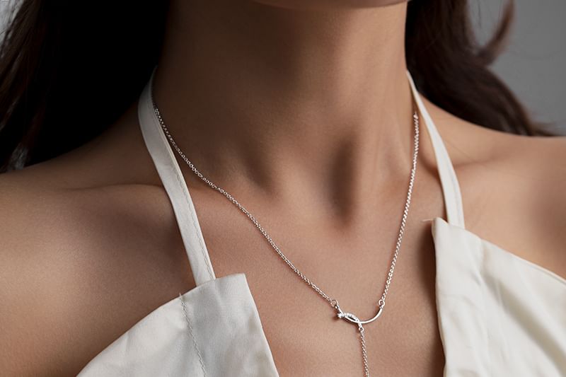 Halskette mit Strass-Anhänger