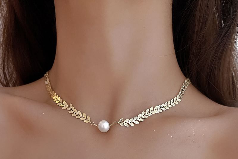 Leaf Faux Choker Pearl