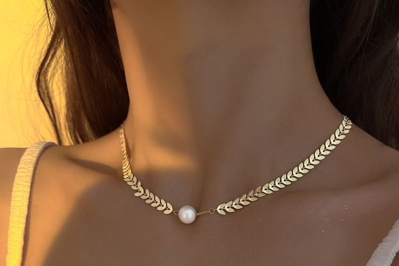Leaf Faux Choker Pearl