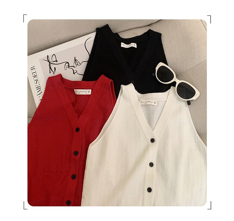 V-Neck Sleeveless Button-Up Plain Top