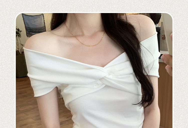 Short-Sleeve Off Top Twisted Shoulder Plain