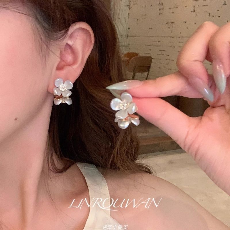 Acrylic Earring Alloy Floral Stud