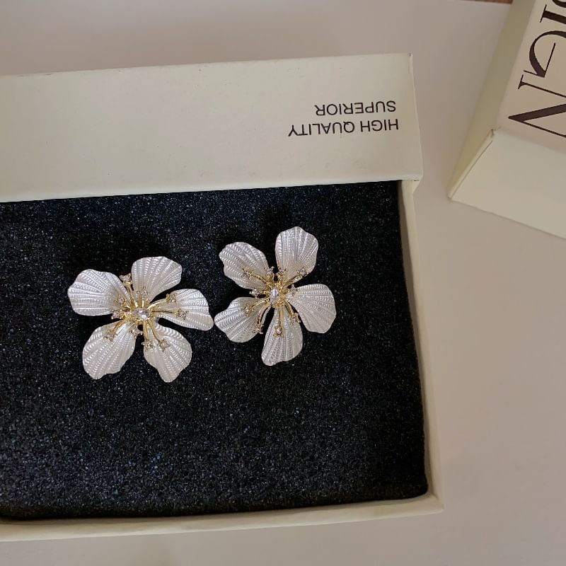 Statement Alloy Earring Floral