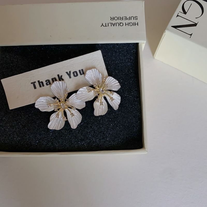 Statement Alloy Earring Floral