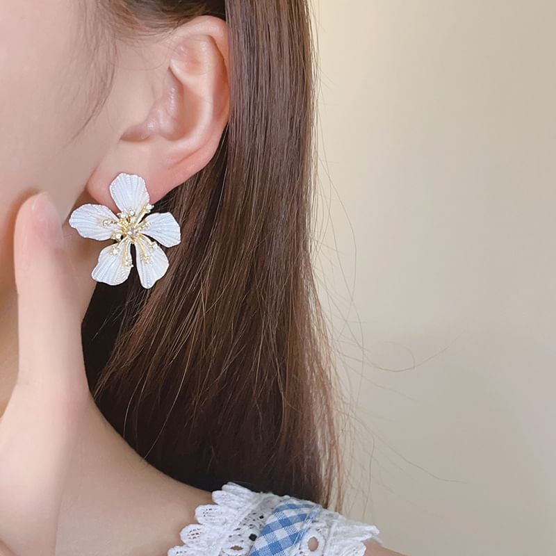 Statement Alloy Earring Floral